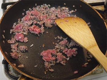 コロッケ作り２：挽肉を炒める
