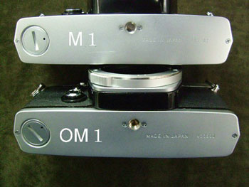 オリンパスM-1とOM-1の違い：底板部