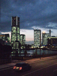 【写真2】夜景+手持ち撮影+縦位置