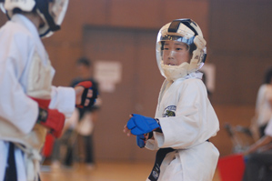 (3)敵の後姿で臨場感アップ