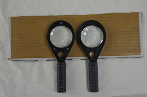 手順３虫眼鏡を穴にあわせて置く