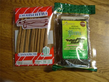 シナモンスティックと黒胡椒