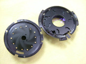 二つに分けた絞り羽根