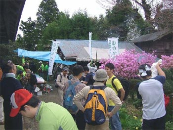 賑わっている会場