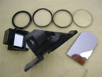 分解したファインダー組み品