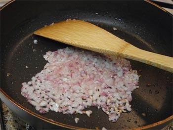 コロッケ作り１：玉葱を炒める