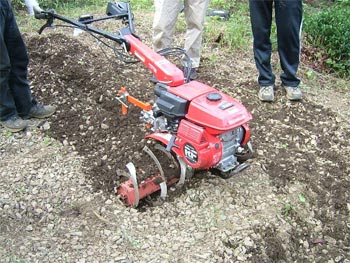 歯を付け替えて正常運転した耕耘機