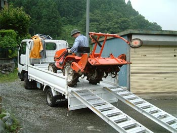 トラクターの助人