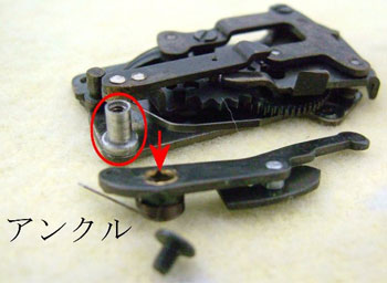 修理手順３：アンクル軸とアンクル軸穴の錆を除去し、油分を塗布。完了