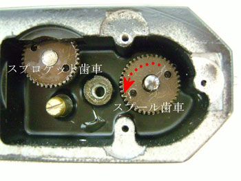 修理手順５：スプール軸より分離する