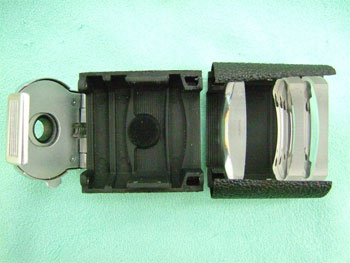 成形されたダイキャストに収まったレンズ