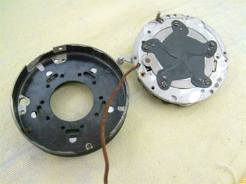 修理手順４：レンズシャッターの油分の湿潤と汚れを洗浄する