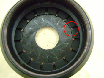 １枚欠けた絞り羽根