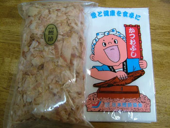 本枯れ節の削り節と漉し紙