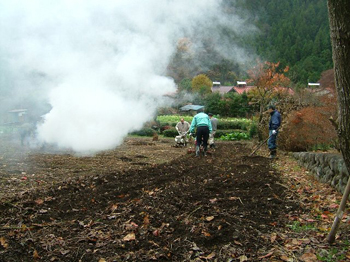 ４面の畑を耕耘します