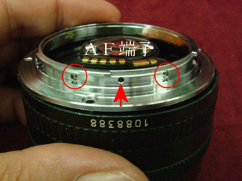 ＡＦ端子を止めている赤丸部のネジを外す