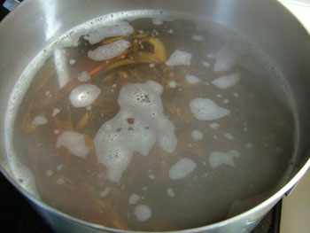 混合節で蕎麦つゆの出汁をとる