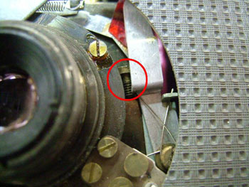 カメラ内部で消えたネジの発見