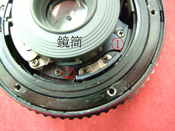 ４本のネジを途中まで緩め、癒着が無いかをよく観察