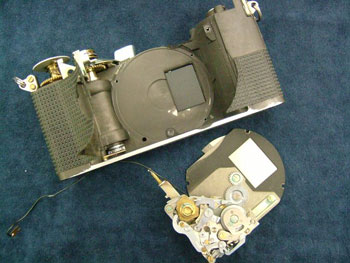 本体からシャッター駆動部を下ろす