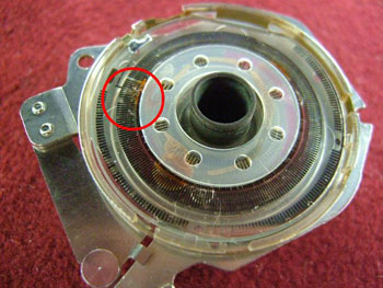 分解したＦＲＥ抵抗体に汚れとカビ