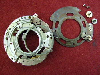 シャッターを分解し洗浄する