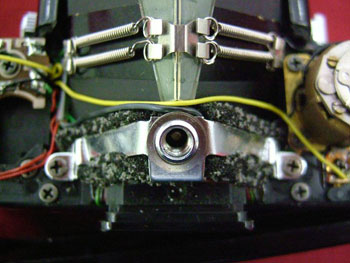 Ｍ－１のプリズム押さえの拡大画像