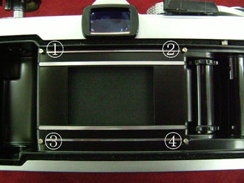 オリンパスM-1とOM-1の違い：フィルムガイドネジ