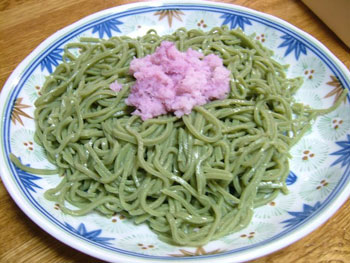 アシ蕎麦の付け合せは辛味大根で