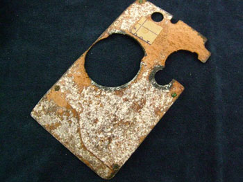 錆が張り付いた本革の裏