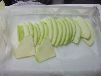 カットしてガーゼに包む