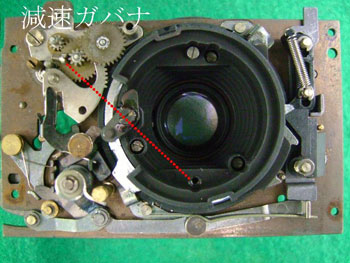 鏡筒を止めるネジが外れ、シャッター作動を邪魔していた