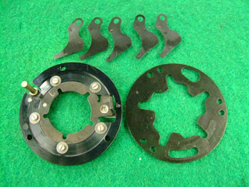 分解したシャッター機構部