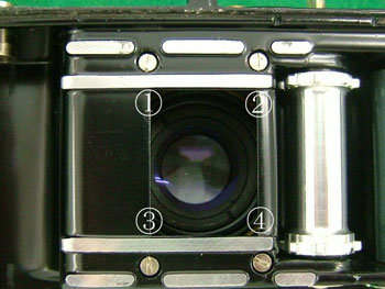 ヘリコイドを止めている４本ネジを外す