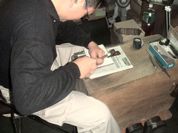 おろし金を作る職人