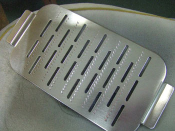 箱形おろし金の一列目を起こした所