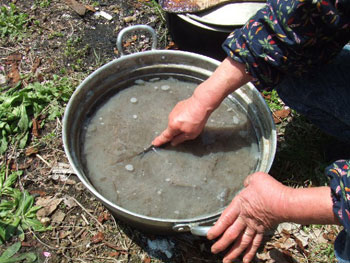 包丁の背で切る