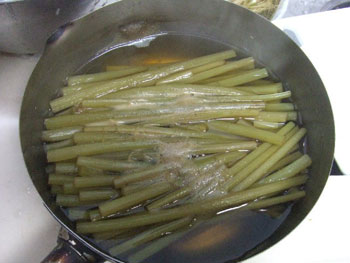 蕗のアク抜き