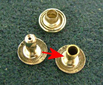 手芸店のハトメで代用