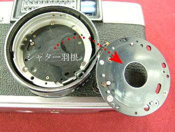 シャッター羽根の油分の湿潤