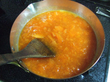 杏を火にかける