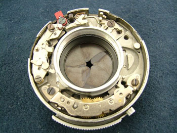 シャッター羽根の油分の湿潤