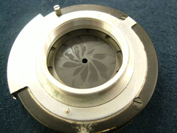 絞り羽根の油分の湿潤