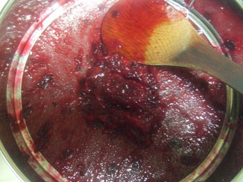 裏ごしして皮を取り除く