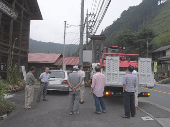 春日町から来た耕耘機