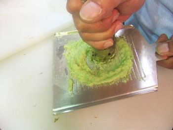 わさびをおろす