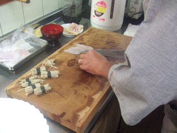 蕎麦寿司（にぎり）の作り方5：蕎麦を切り揃えて海苔で止める