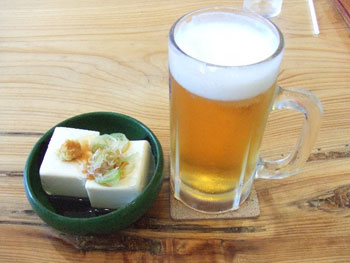 ちとせ屋の冷奴と生ビール