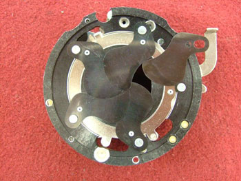 シャッターの羽も然り