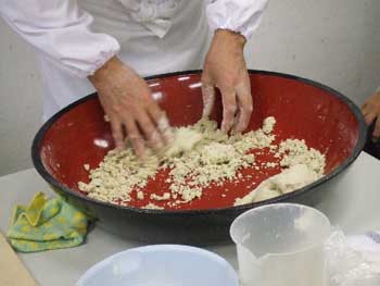 半分に加水をして